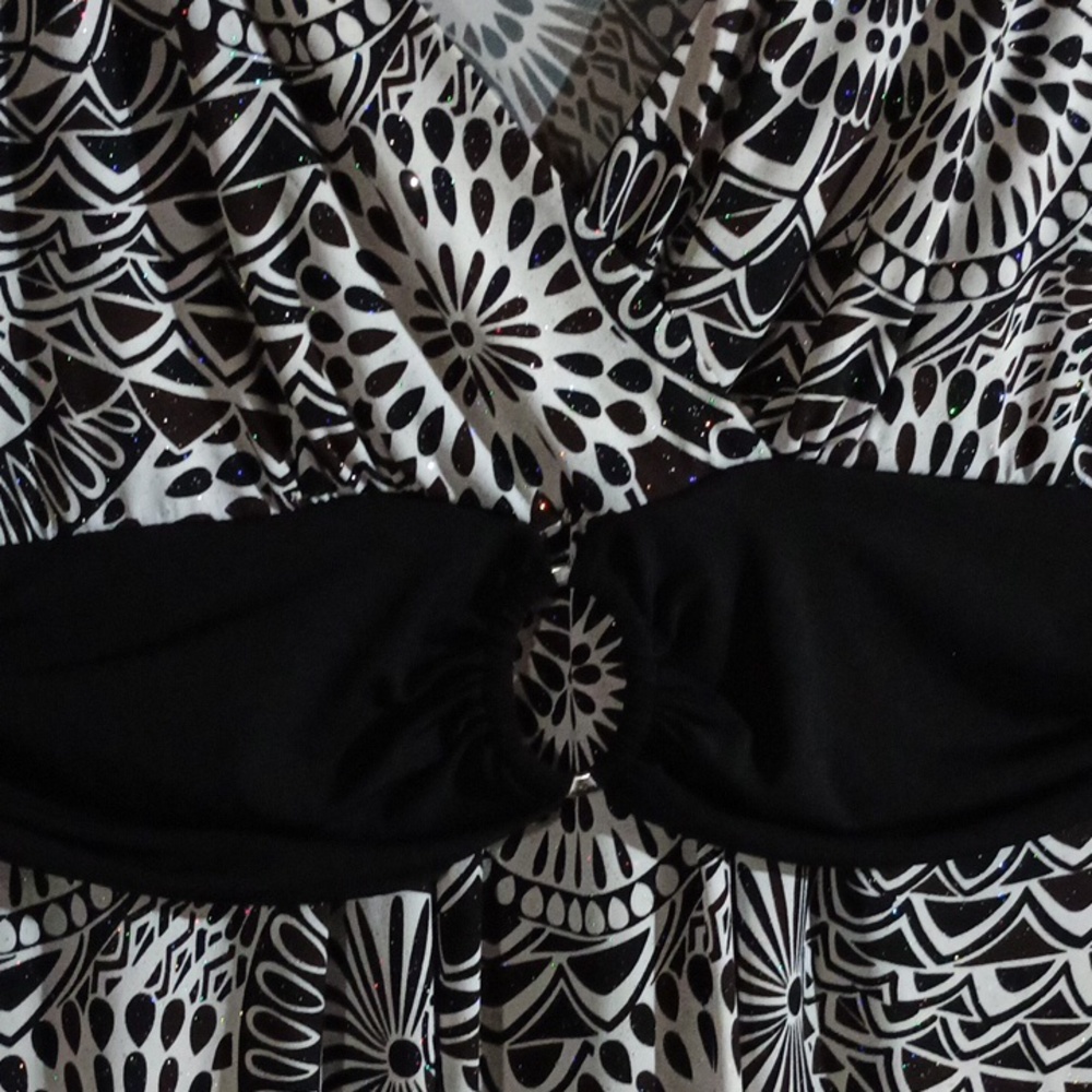 CATO-Black and White Dazzle Print Top.  (Size L )